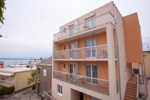Apartments by the sea Baska Voda, Makarska - 17786 