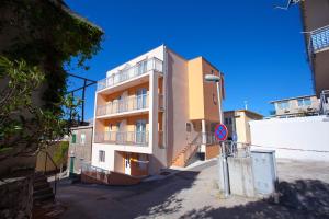Apartments by the sea Baska Voda, Makarska - 17786 