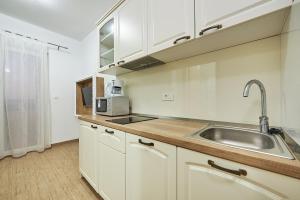 Apartments with parking space Mavarstica, Ciovo - 17803