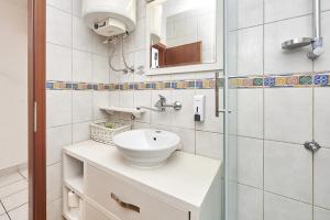 Apartments with parking space Mavarstica, Ciovo - 17821