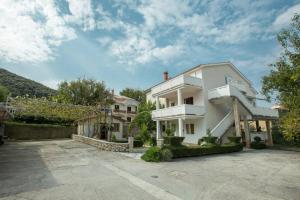 Apartments with a parking space Supetarska Draga - Donja, Rab - 17826