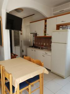 Apartments with WiFi Sutivan, Brac - 17825