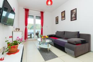 Apartments and rooms with parking space Grebastica, Sibenik - 17831