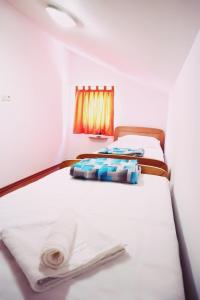 Apartments with parking space Vodice - 17853