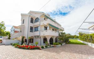 Apartments by the sea Punat, Krk - 17857 