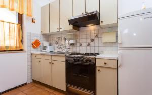 Apartments by the sea Punat, Krk - 17857