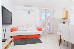 Family-friendly apartments with swimming pool Razanj, Rogoznica - 17867