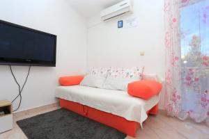 Family-friendly apartments with swimming pool Razanj, Rogoznica - 17867