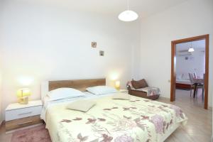 Family-friendly apartments with swimming pool Razanj, Rogoznica - 17867