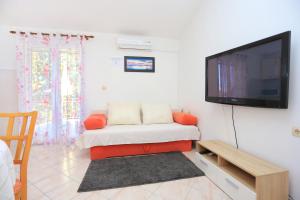 Family-friendly apartments with swimming pool Razanj, Rogoznica - 17867