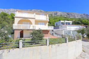 Apartments with parking space Stanici, Omis - 17894