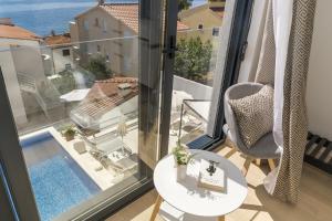 Seaside apartments with a swimming pool Rastici, Ciovo - 17889