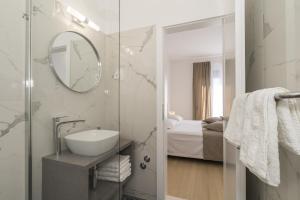 Seaside apartments with a swimming pool Rastici, Ciovo - 17889