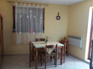 Apartments with WiFi Makarska - 17906