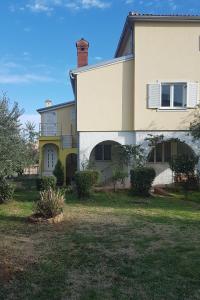 Apartments with parking space Liznjan, Medulin - 17974