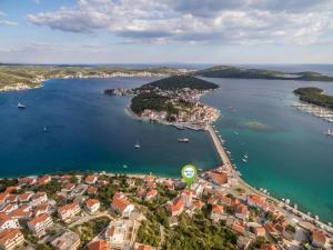 Apartments by the sea Rogoznica - 17978