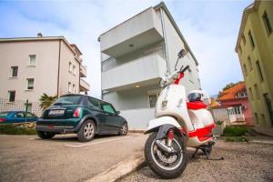 Apartments with a parking space Split - 17982 