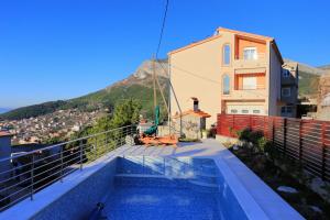 Family friendly apartments with a swimming pool Klis, Split - 17986 