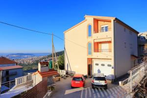 Family friendly apartments with a swimming pool Klis, Split - 17987 
