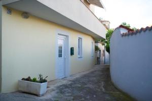 Apartments by the sea Mali Losinj (Losinj) - 17952 