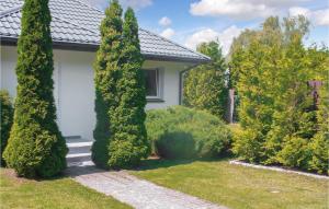 Nice Home In Nowe Warpno With 2 Bedrooms And Wifi