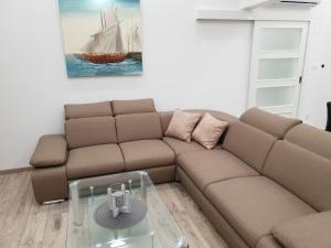 Apartments with parking space Trogir - 18045