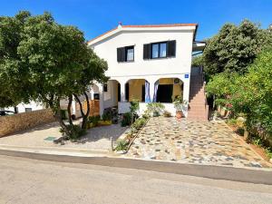 Apartments by the sea Mandre, Pag - 18047