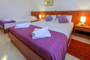 Family-friendly apartments with swimming pool Nevidjane, Pasman - 18054