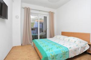 Apartments by the sea Drvenik Donja vala, Makarska - 18027 