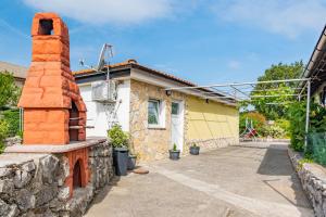 Family friendly apartments with a swimming pool Krasica, Rijeka - 18059 