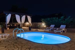 Family friendly apartments with a swimming pool Krasica, Rijeka - 18059 