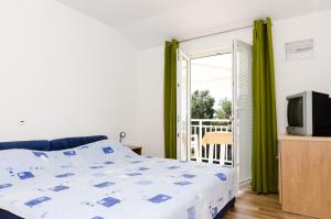One-Bedroom Apartment with Balcony and Sea View room in Family friendly seaside apartments Dingac - Borak Peljesac - 18060