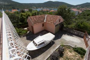 Apartments with a parking space Vinisce Trogir  18073