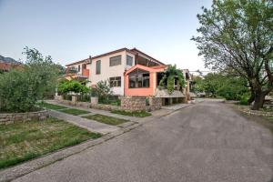 Apartments and rooms with parking space Starigrad, Paklenica - 18034