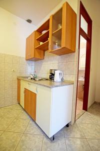 Apartments and rooms with parking space Starigrad, Paklenica - 18034
