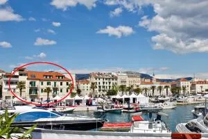 Rooms by the sea Split - 18079 - Split