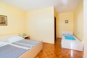 Apartments with a parking space Bibinje, Zadar - 18090