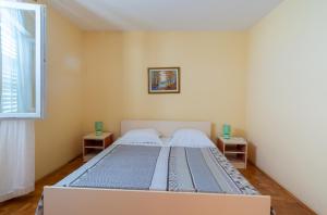 Apartments with a parking space Bibinje, Zadar - 18090