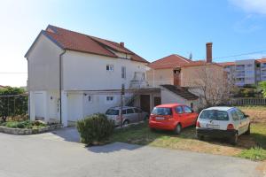 Apartments with a parking space Trogir - 18116