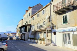 Apartments by the sea Kastel Novi, Kastela - 18118