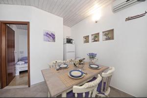 Apartments by the sea Kanica, Rogoznica - 18134