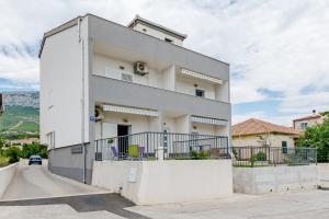 Apartments with a parking space Solin, Split - 18064