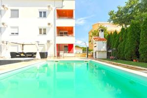 Family friendly apartments with a swimming pool Kozino, Zadar - 18121