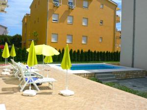 Family friendly apartments with a swimming pool Kozino, Zadar - 18128