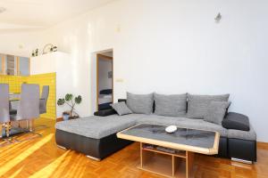 Apartments by the sea Pisak, Omis - 18141