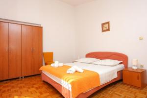 Apartments by the sea Pisak, Omis - 18141