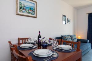 Apartments by the sea Igrane, Makarska - 18069