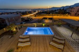 Family friendly apartments with a swimming pool Kastel Kambelovac, Kastela - 18117