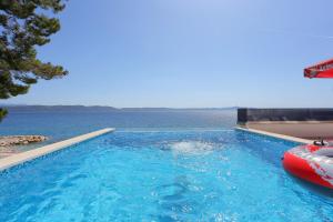 Family friendly apartments with a swimming pool Zivogosce - Porat, Makarska - 18150