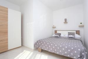 One-Bedroom Apartment with Terrace and Sea View room in Family friendly apartments with a swimming pool Zivogosce - Porat Makarska - 18150